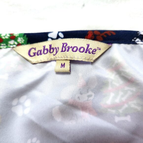 NEW Two Christmas Scrub Tops Red and Blue with Christmas Tree Cats Dogs Sz M - Picture 11 of 16